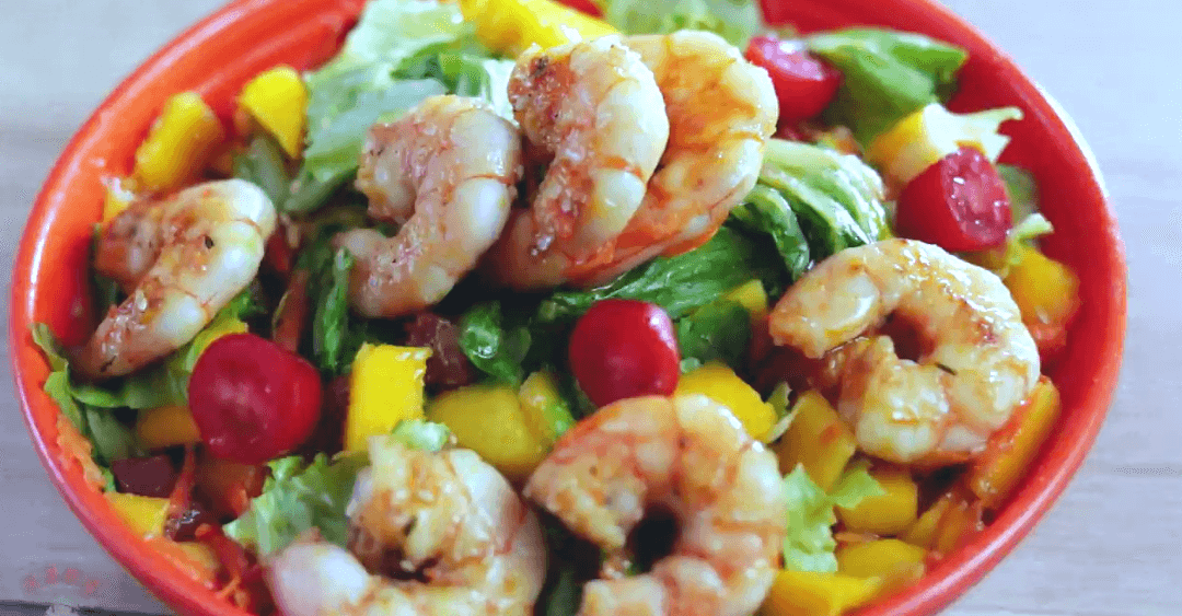 Fresh salad with shrimp